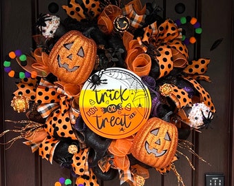 Halloween trick or treat Pumpkin Wreath, Spooky Decor
