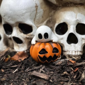 Ghost Pumpkin Garden Planter Pal Halloween Decor
