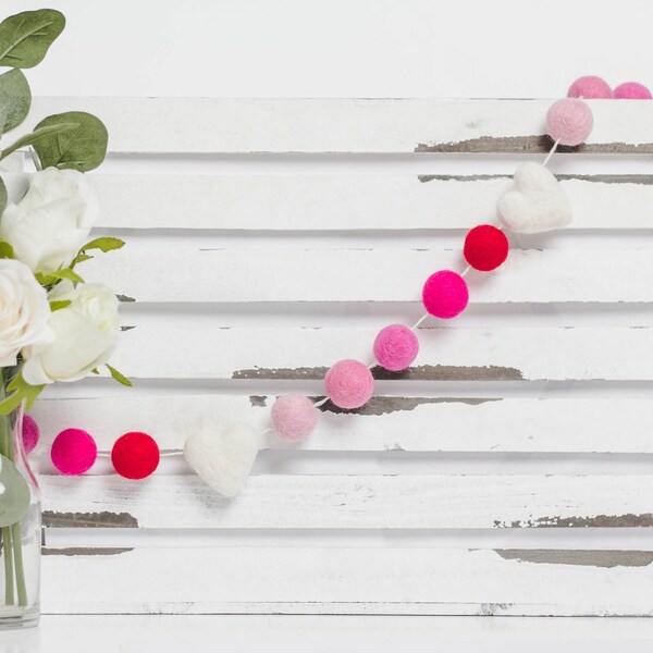 Valentines Heart Garland, Heart Valentine's Day Garland,Valentine's Garland, Felt Ball Garland,White Heart Garland, Pink Felt Garland Decor