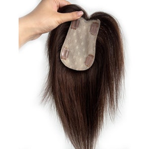 Topper van echt haar op zijde met middenscheiding en pony, flatterende gezichtsvorm, geschikt voor mensen met dun haar
