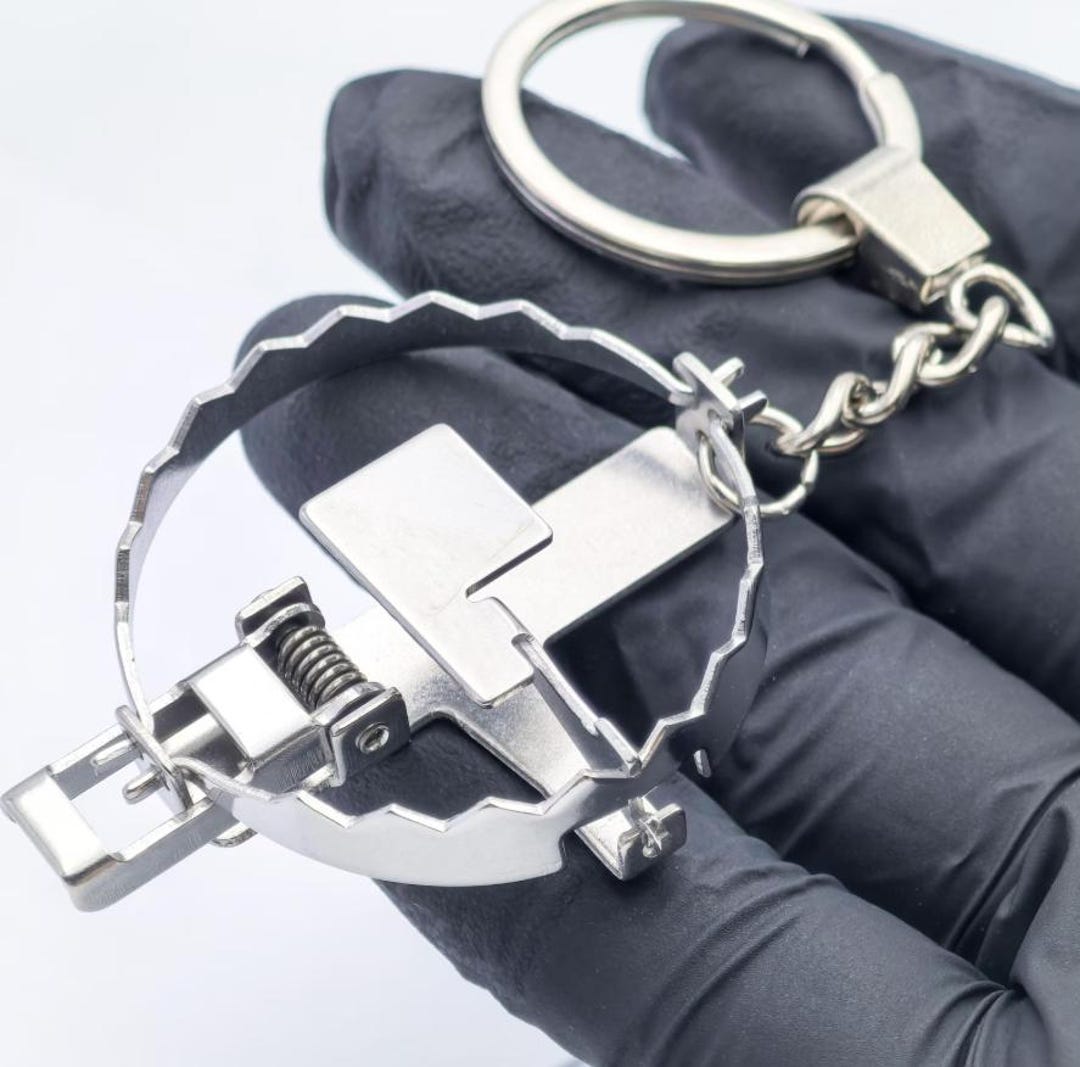Bear Trap Keychain - Etsy