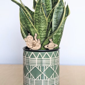 Astronaut Cat Plant Stake Decoration - Indoor Houseplant Decor - Plant Accessory - Plant Lover Gift - Space Kitty Funny and Quirky Gift