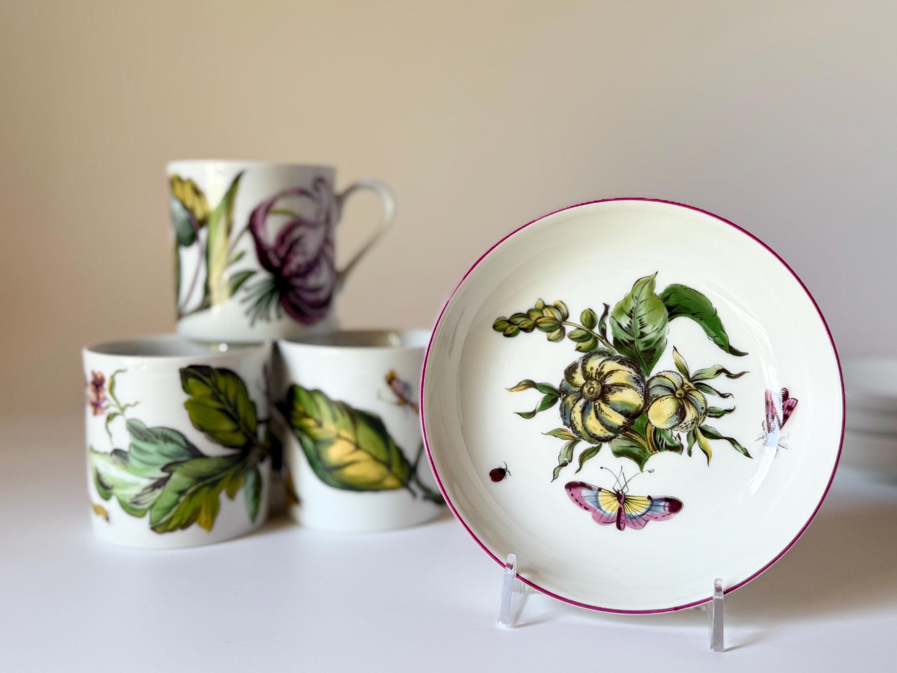 ク*ズ様 ヴィンテージMottahedeh 花瓶 Vintage Mottahedeh Botanical Porcelain Mugs and Saucers