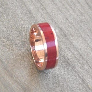Ruwe rode koraal koperen ring | Handgemaakte rustieke band, boho-sieraden