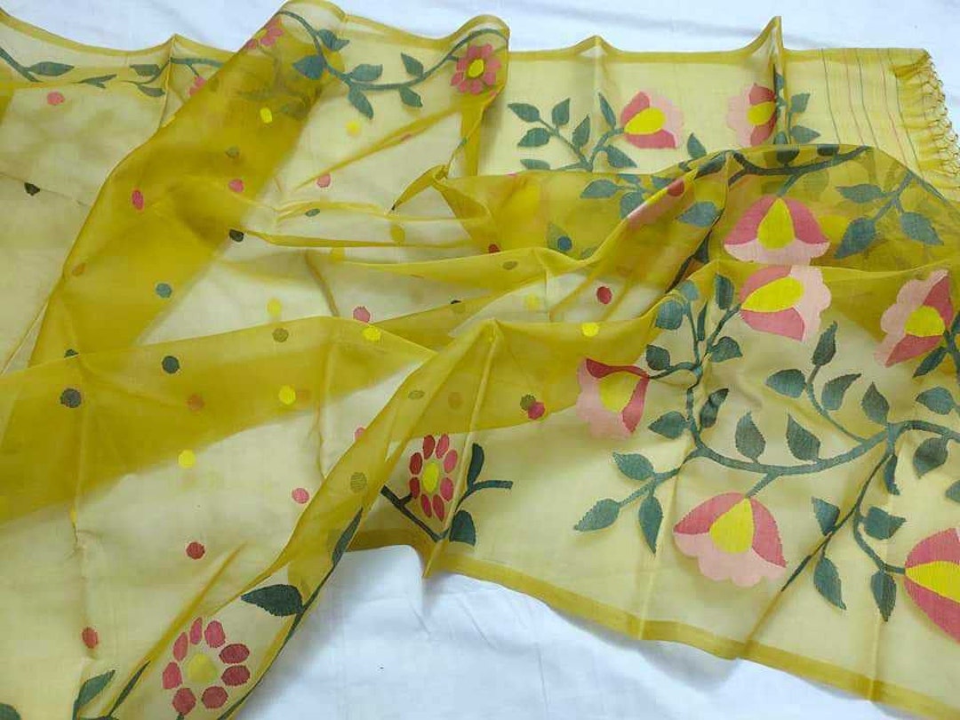 Handwoven Muslin Jamdani Saree with Traditional Weaving and Blouse Piece for Women