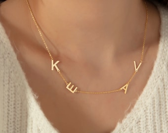 Collar inicial lateral personalizado, collar de letras personalizado, collar de letras pequeñas, collar de aspecto minimalista para mujeres, regalos para ella