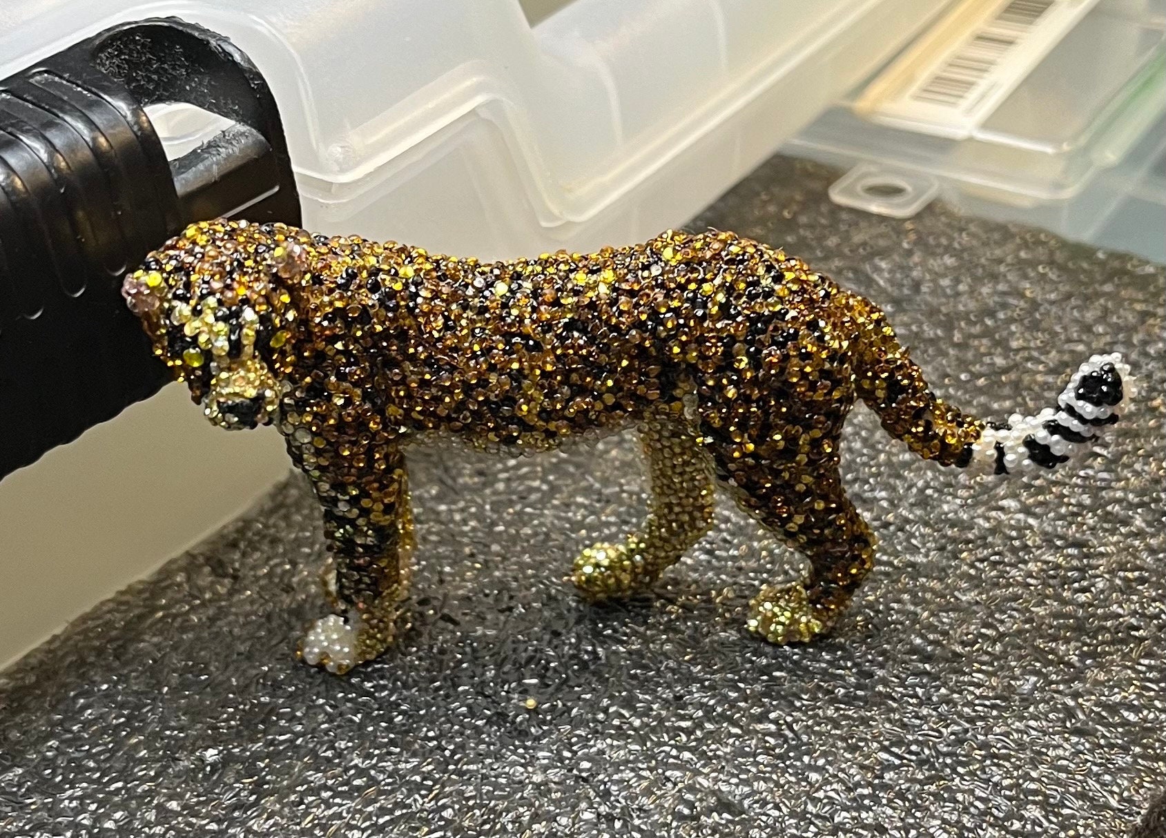 オーストリアのクリスタルで覆われたヒョウ - Etsy 日本