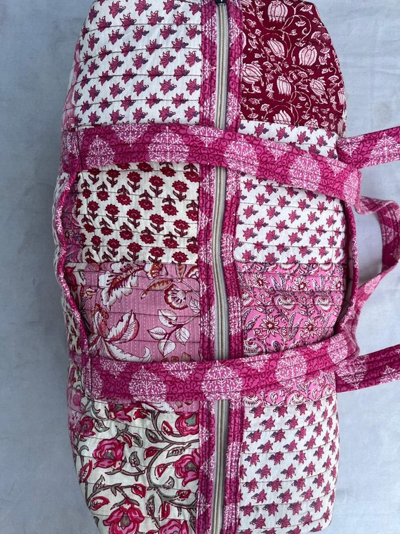 Vintage Handmade Quilted Fabric Duffle Bag,  Week… - image 5