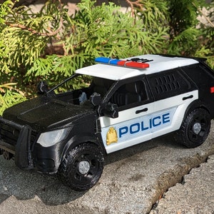 Model Police Car, 1:24 scale, customizable