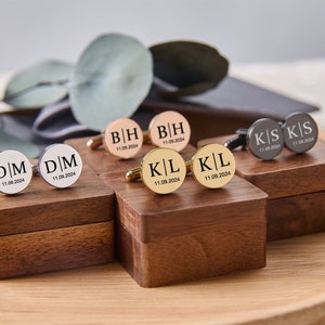 Gepersonaliseerde Manchetknopen Bruidsjonkers Geschenken Metalen Manchetknopen Met Houten Doos Bruiloft Dag Manchetknopen Cadeau Bachelor Party Cadeau voor man afbeelding 1