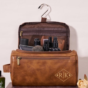 Personalized Men&#39;s Leather Toiletry Bag,Engraved Name Dopp Kit,Groomsmen Gifts,Groomsmen Proposal,Leather Men&#39;s Dopp Kit,Men&#39;s Shaving Kit