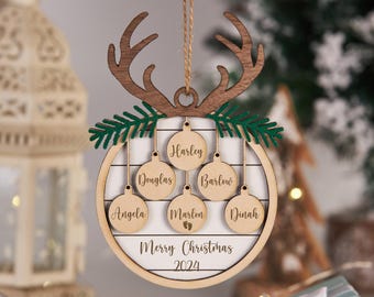 2024 Ornamento de Natal para a família Ornamento personalizado para a família e animais de estimação Nomes dos membros da família Ornamento de Natal de madeira gravado Presentes de Natal