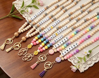 Cordino personalizzato per insegnanti con margherite in stile boho, cordino con nome personalizzato e perline per la settimana di apprezzamento degli insegnanti, regalo di fine anno per lei, regalo per il personale scolastico