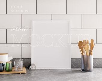 Maqueta de marco blanco claro de 4x5 en una cocina con un gabinete de mármol, maqueta de marco vertical moderno para un interior escandinavo.