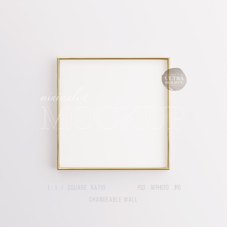 Puede incluir: Una maqueta de marco dorado con fondo blanco. El marco es cuadrado y tiene un dise&ntilde;o minimalista. El texto "minimalist mockup" est&aacute; escrito en blanco en el marco. El texto "1:1 / SQUARE RATIO" est&aacute; escrito debajo del marco. El texto "CHANGEABLE WALL" est&aacute; escrito debajo del texto del ratio. El texto "PSD AFPHOTO JPG" est&aacute; escrito a la derecha del texto del ratio. El texto "ULTRA REALISTIC" est&aacute; escrito en un c&iacute;rculo blanco en el lado derecho del marco.