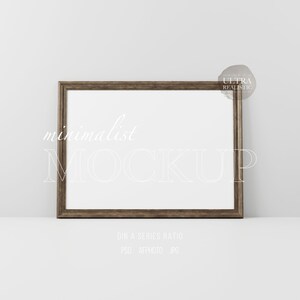 Antiker Rahmen Mockup, dunkles Holz Rahmen Mockup, 7x5 Verhältnis Rahmen, horizontaler Rahmen Mockup, Druck Mockup alte minimalistische Kunst Rahmen Poster Display