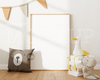 Kinderzimmer-hoher Holzrahmen-Mockup für Drucke, Poster, Baby-Kinderzimmer-Spielzeug-Rahmen-Mockup, natürliches Licht-Schatten-Overlay-vertikale Wandkunst-Mockup
