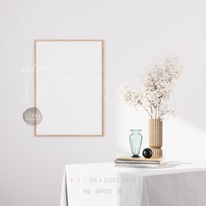 Houten frame mockup, minimalistisch interieur mockup, witte kamer interieur kunst digitale frame mockup, print mockup, poster mockup, Photoshop mockup