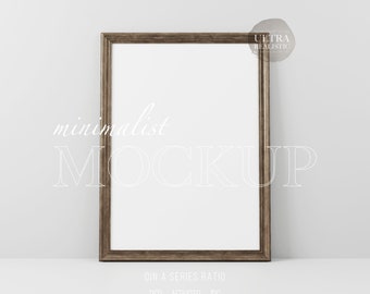 Donker houten frame mockup, antieke frame mockup, 5x7 verhouding frame, verticale frame mockup, print mockup, oude minimalistische kunst frame poster display