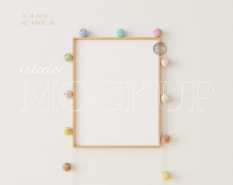 11x14 dünner Holzrahmen Mockup, Macaron Baumwollkugel Schnur leuchtet Minimalistisches Design Interieur, Porträt Mockup Rahmen Buntes Kinderzimmer Kinderzimmer