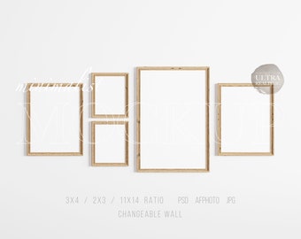Puede incluir: Cuatro marcos de fotos de madera de diferentes tamaños están dispuestos en una pared blanca. Los marcos están todos vacíos y tienen un acabado de madera natural. Los marcos están dispuestos en forma escalonada, con el marco más grande en el centro y el marco más pequeño a la derecha.