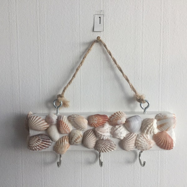 Keys hanger with natural Seashells