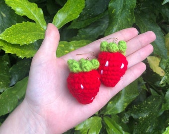 Boucles d'oreilles fraises au crochet, boucles d'oreilles faites main, bijoux faits main, cadeau pour elle, cadeau pour mère, boucle d'oreille fruit, fraise au crochet