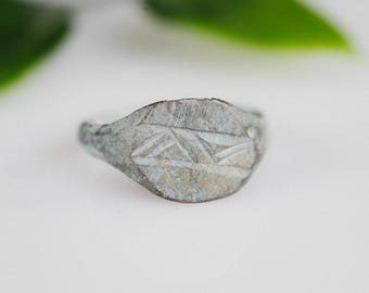 Authentic Medieval Bronze Ring &#39;Samus&#39; – 13th–17th C Triangular Motif, Rare Historical Jewelry, Gift for History Fans, Medieval Jewelry