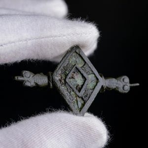 Roman Bronze Turtle-Head Fibula With Enamel Inlay – “Lucius” (2Nd C. Ad)