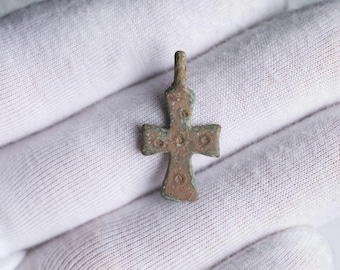 Mittelalterliches Bronzekreuz 'Crux Infinity' (11.-14. Jh.)