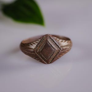 Facet-Style Base Metal Ring “Octavius” – Diamond Bezel with Punchwork, ca. 1700–1900 – EU 60 / US 9.5