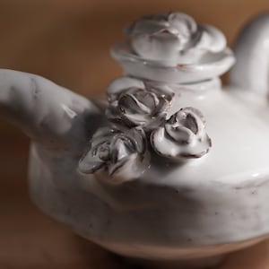 テイエラ コン カメリア ビアンカ sbocciata tra le nevi dell'Etna - Ceramica fatta a mano - Ceramica Maiolica - イタリア製