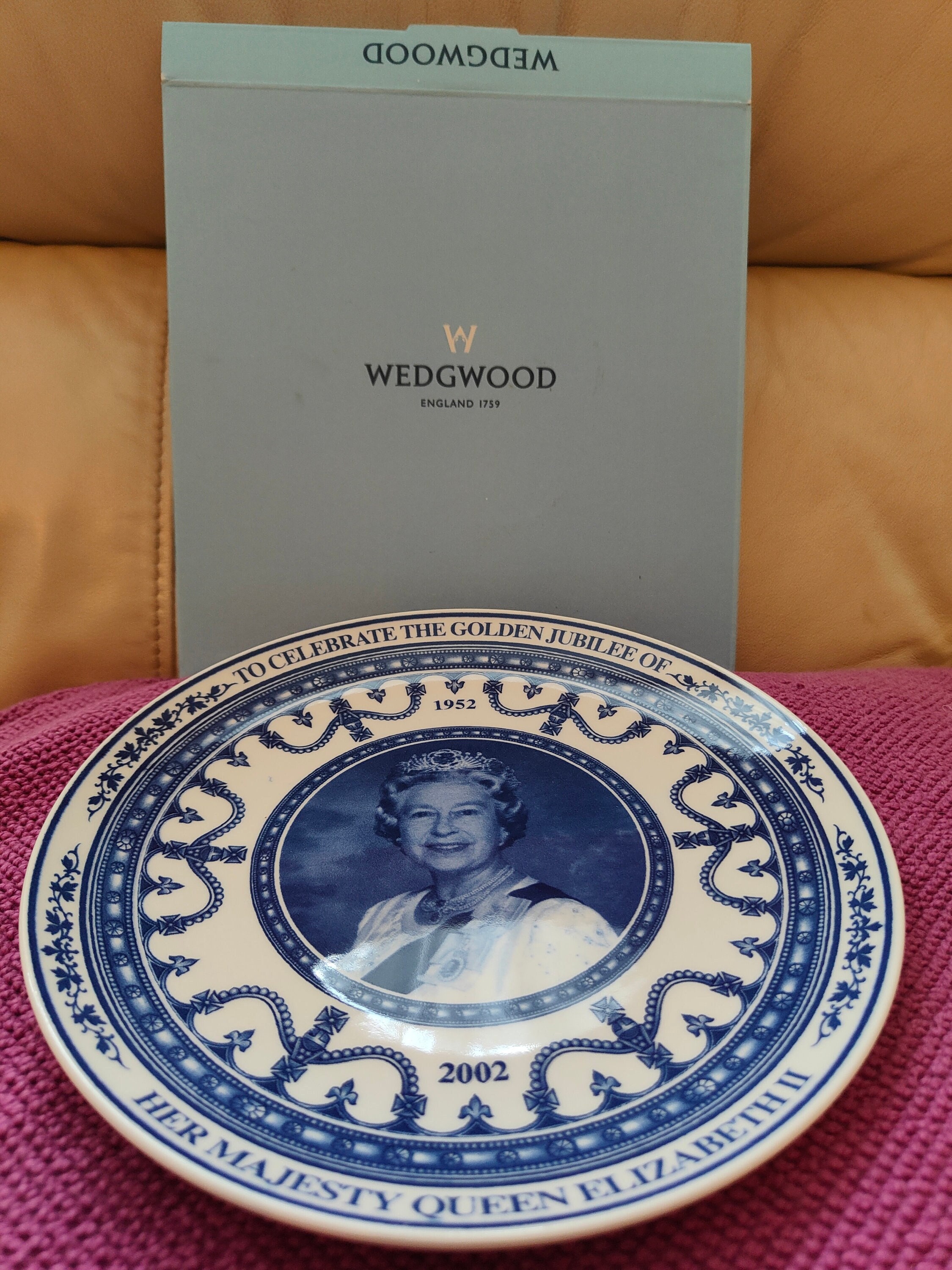 Wedgewood collectors plate to celebrate Queen Elizabeth11 golden jubilee