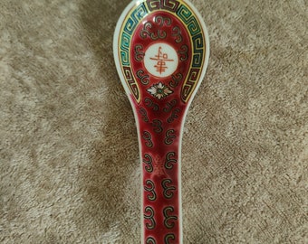 Vintage Mun Shou Porcelain Soup Spoon, Hand Painted  Longevity Famille Rose Pattern.