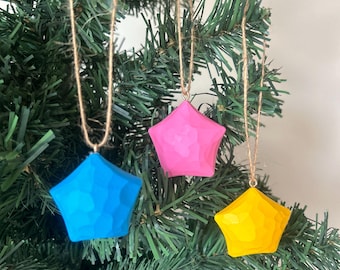 Ornement étoile en bois sculpté à la main : décoration d'arbre de Noël colorée