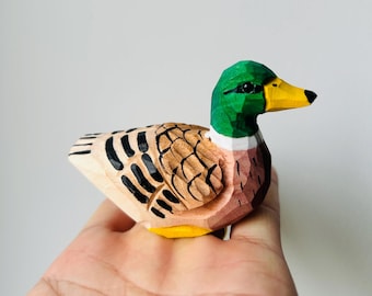 手彫りの木製マガモの置物、素朴なホームデコレーション、手描きの野生動物アート