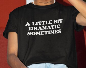 Uma camiseta um pouco dramática às vezes, camiseta dramática, camiseta para namorada, camiseta engraçada, presente engraçado, camisetas para meninas, presente para meninas