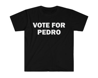Könnte beinhalten: Schwarzes T-Shirt mit weißem Text, der "VOTE FOR PEDRO" lautet.