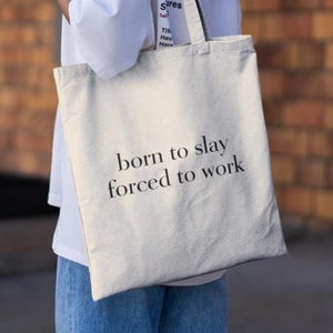 Bolsa de tela "Born To Slay, Obligado a trabajar", Bolsa de tela divertida, Bolsa de tela con memes, Regalo para la generación Z, Bolsa de tela para ella, Bolsa de tela para la generación Z, Bolsa de tela sarcástica, Bolsa de comestibles divertida