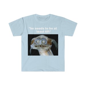 Necesita tener al menos una camiseta de 6 pies, una camiseta divertida, una camiseta sarcástica, una camiseta Meme, una camiseta ofensiva, una camiseta para hombres, una camiseta ofensiva imagen 2