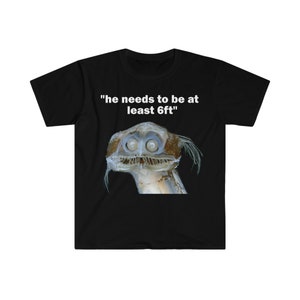 Necesita tener al menos una camiseta de 6 pies, una camiseta divertida, una camiseta sarcástica, una camiseta Meme, una camiseta ofensiva, una camiseta para hombres, una camiseta ofensiva imagen 1