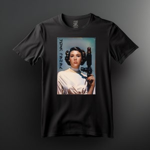 Chemise Princess Leia Retro Glam Rebel Scum : Hommage à une légende. 100% Coton. Tailles S-3XL. Libérez la rébellion et le style.