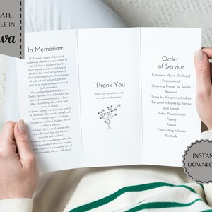 Puede incluir: Una plantilla de programa de funeral blanco de tres pliegues con texto negro. La portada tiene las palabras "Plantilla Editable en Canva" en negro. El panel izquierdo tiene el encabezado "In Memoriam" y un obituario de muestra. El panel central tiene el encabezado "Gracias" y un diseño floral simple. El panel derecho tiene el encabezado "Orden del Servicio" y una lista de eventos del servicio. La parte inferior del panel derecho tiene las palabras "Descarga instantánea" en un círculo gris.