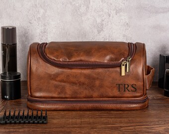 Personalized Men's Leather Toiletry Bag, Men's Leather Accessory, Groomsmen Gifts, Engraved Dopp Kit, Gift for Him, Travel Toiletry Bag