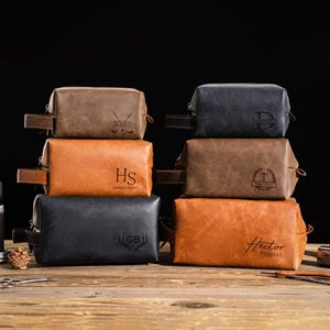 Trousse de toilette en cuir personnalisée pour homme, cadeaux de garçons d'honneur, kit Dopp en cuir gravé, cadeau d'anniversaire pour lui, trousse de toilette de voyage pour homme