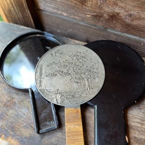 Makelloser Spiegel aus früher Meiji-Bronzeguss mit schwarzer Lackschatulle