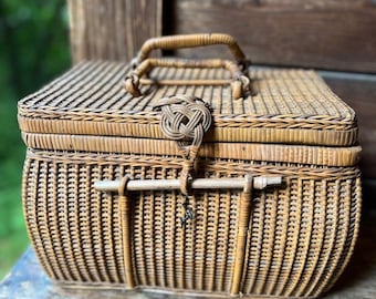 Early Showa chadogu rattan basket - picnic basket