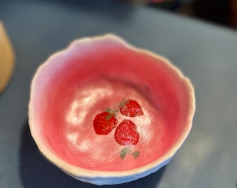 Strawberry Bowl – Hand-Painted Pink Eco-Resin Catchall | Whimsical Trinket Dish, Cottagecore Decor, Handmade Gift