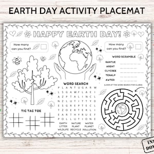 Könnte beinhalten: Schwarz-weiß Earth Day Activity Platzset mit dem Text "EARTH DAY ACTIVITY PLACEMAT" oben. Enthält eine Wortsuche, ein Worträtsel, Tic-Tac-Toe und ein Labyrinth. Der Text "HAPPY EARTH DAY!" ist ebenfalls vorhanden.