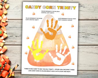 Puede incluir: Una colorida impresión titulada "Candy Corn Trinity" presenta un diseño de maíz dulce con huellas de manos amarillas, naranjas y blancas. El texto explica el simbolismo de cada color y la Santísima Trinidad. Gráficos de maíz dulce rodean la imagen principal.